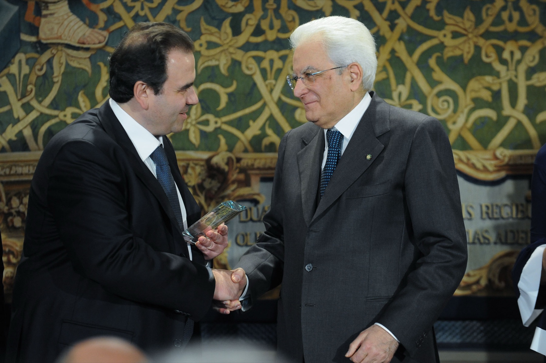 Il Presidente della Repubblica Sergio Mattarella consegna il Premio Leonardo ad Antonello Forgione, al Quirinale